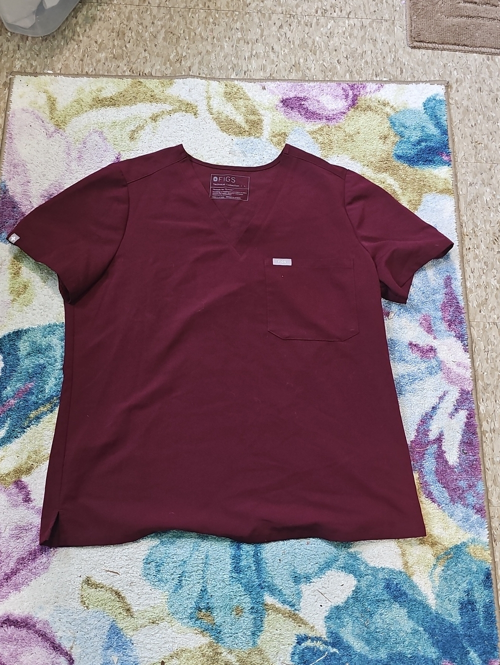 FIGS Women's V-Neck Pocket Tee - Maroon
